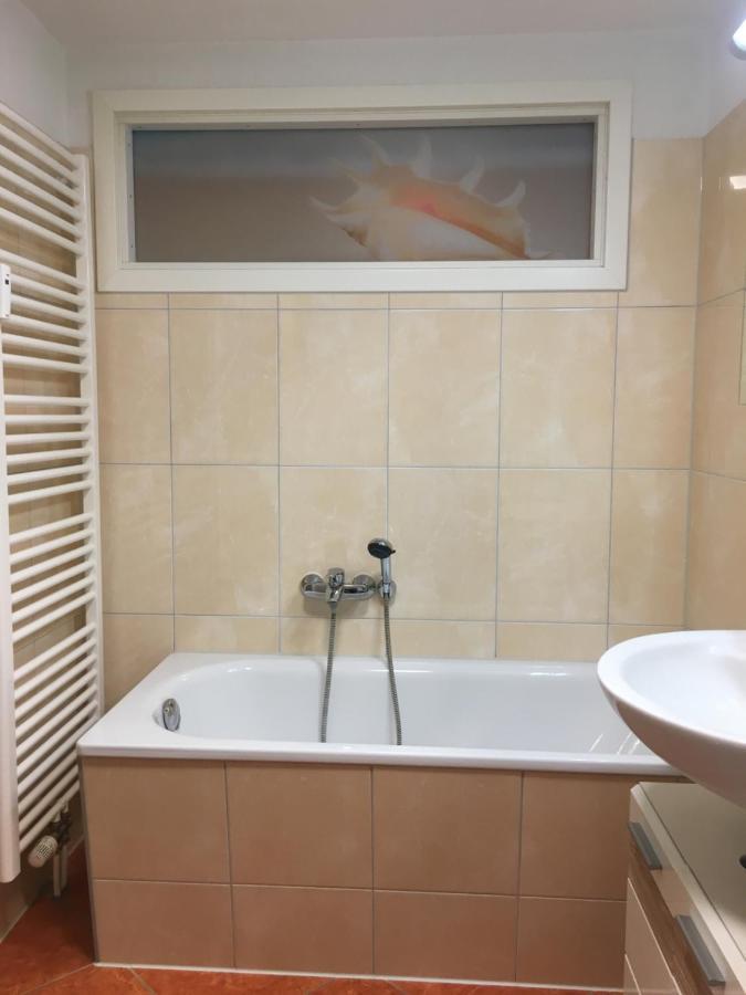 2-Zimmer-Wohnung In Stralsunds Altstadt エクステリア 写真